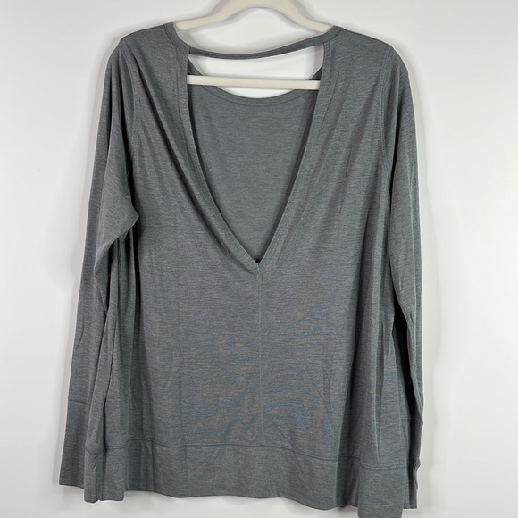 Gap fit open Back Long sleeve Gray top Size XL - Picture 4 of 7